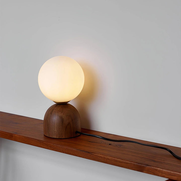 Wooden_Round_Table_Lamp_03