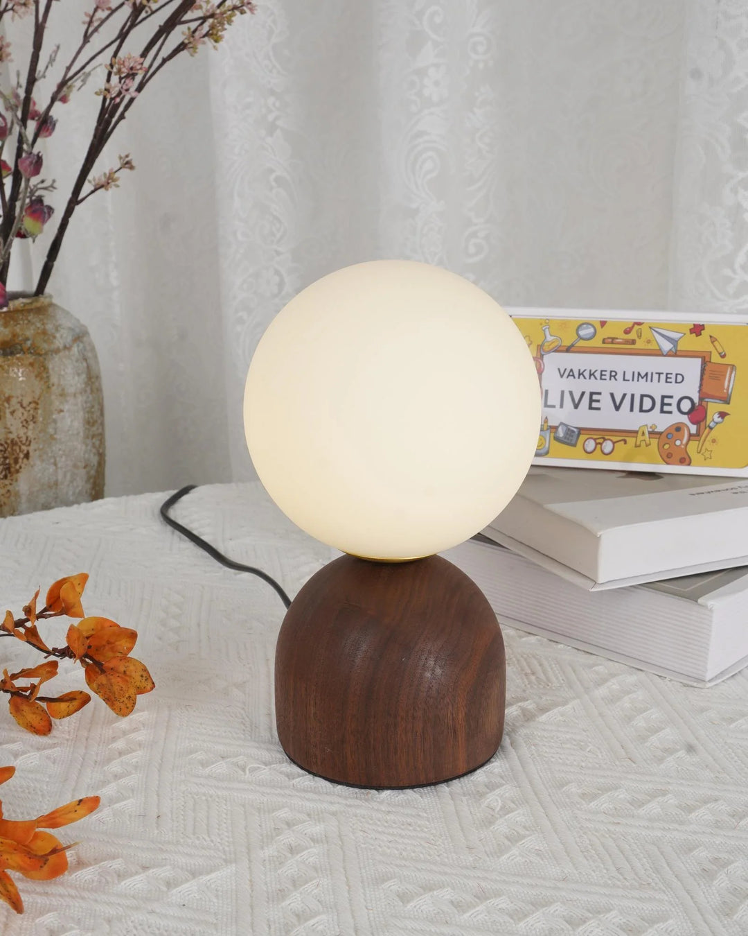 Wooden_Round_Table_Lamp_04