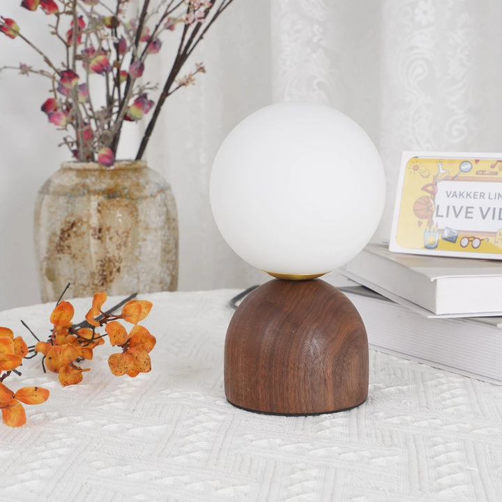 Wooden_Round_Table_Lamp_05