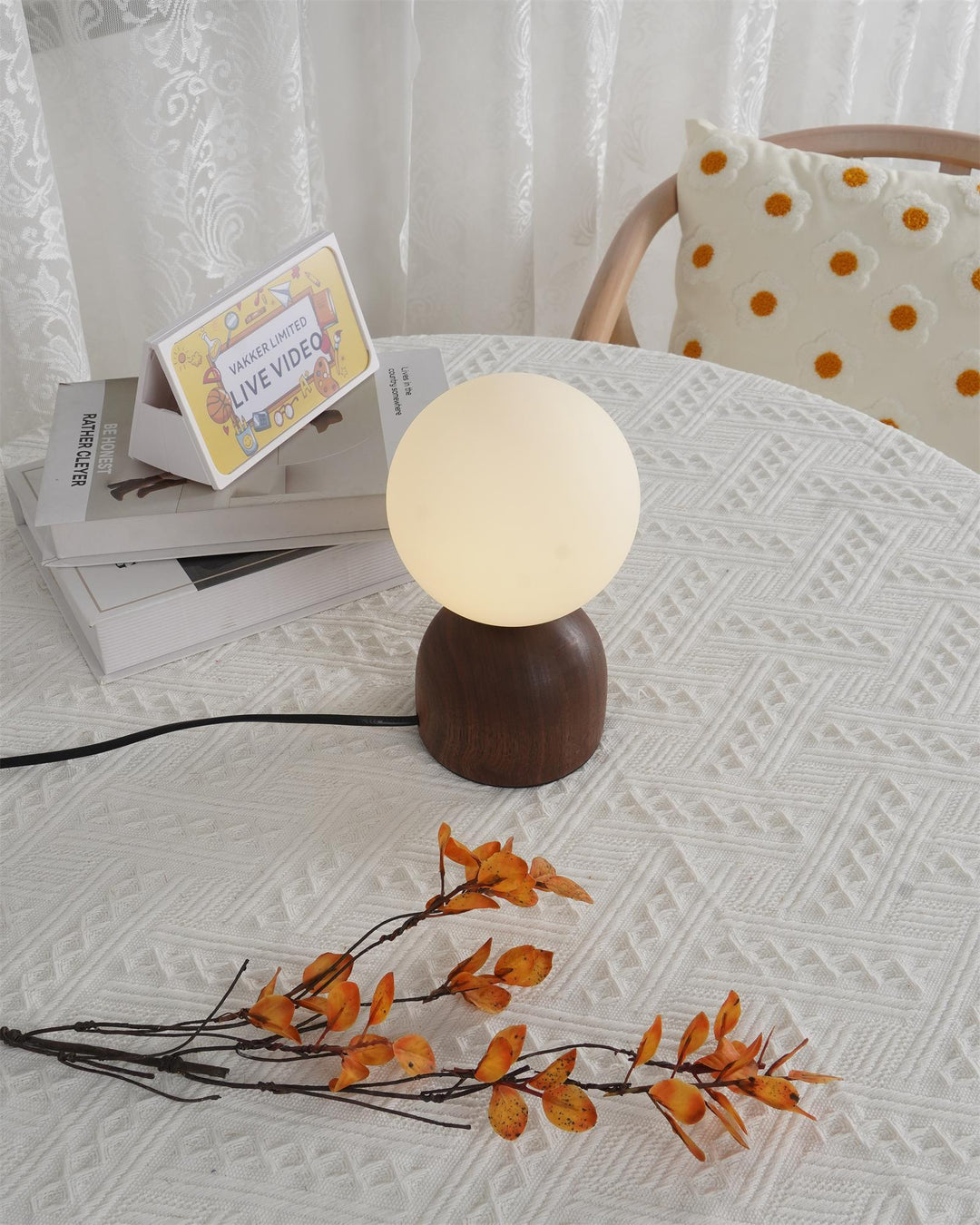 Wooden_Round_Table_Lamp_15